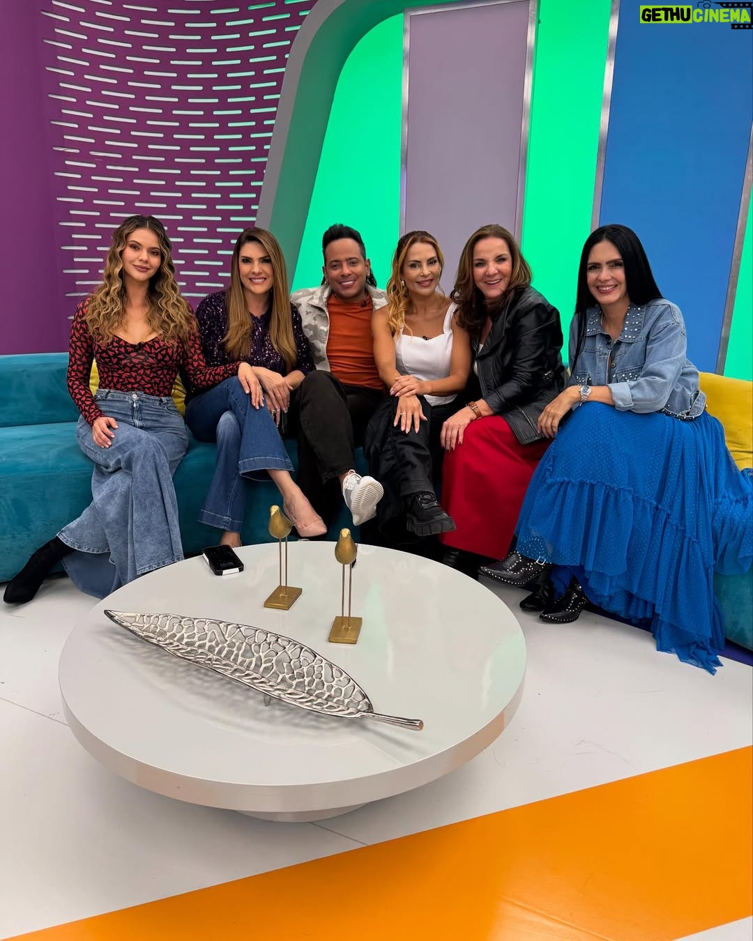 Marcela Posada - 1.7K Likes - Así es pasar una mañana junto a El cuartel de las feas y Calibre 50 en Buen día Colombia 😍✨

¿Cuál fue tu momento favorito de nuestra emisión de viernes? ❤️ Te leemos 👇