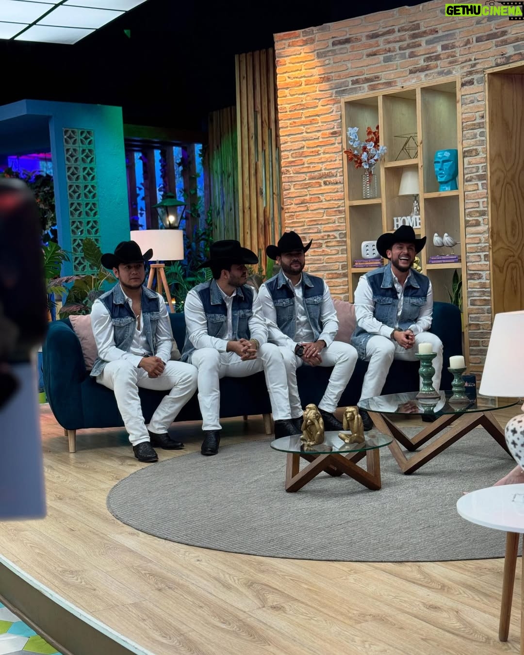 Marcela Posada - 1.7K Likes - Así es pasar una mañana junto a El cuartel de las feas y Calibre 50 en Buen día Colombia 😍✨

¿Cuál fue tu momento favorito de nuestra emisión de viernes? ❤️ Te leemos 👇