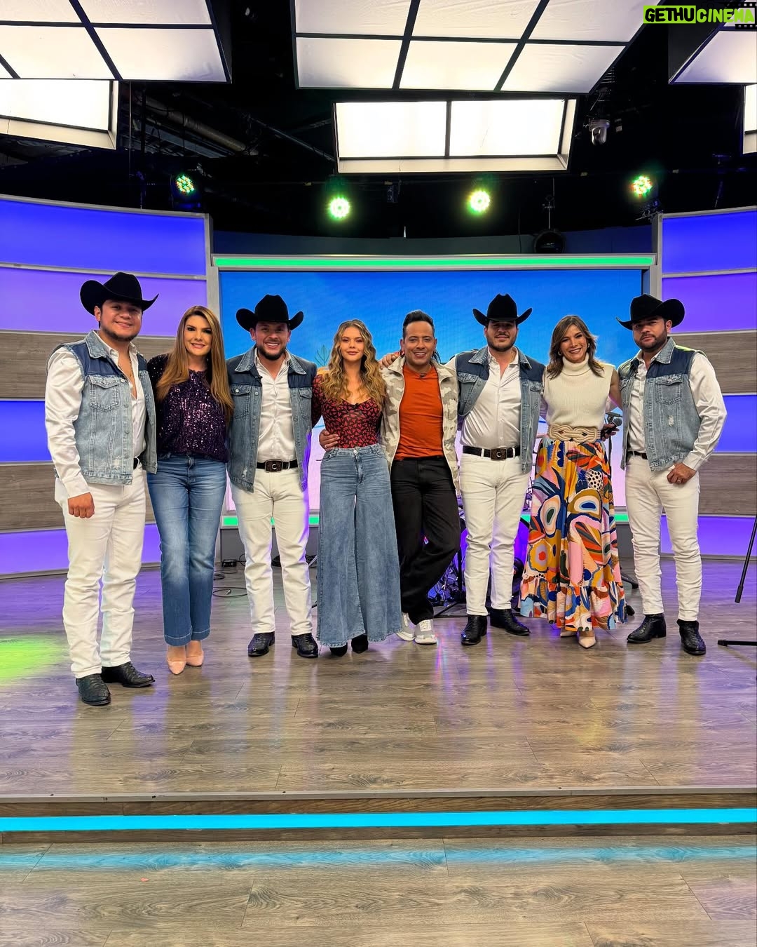 Marcela Posada - 1.7K Likes - Así es pasar una mañana junto a El cuartel de las feas y Calibre 50 en Buen día Colombia 😍✨

¿Cuál fue tu momento favorito de nuestra emisión de viernes? ❤️ Te leemos 👇