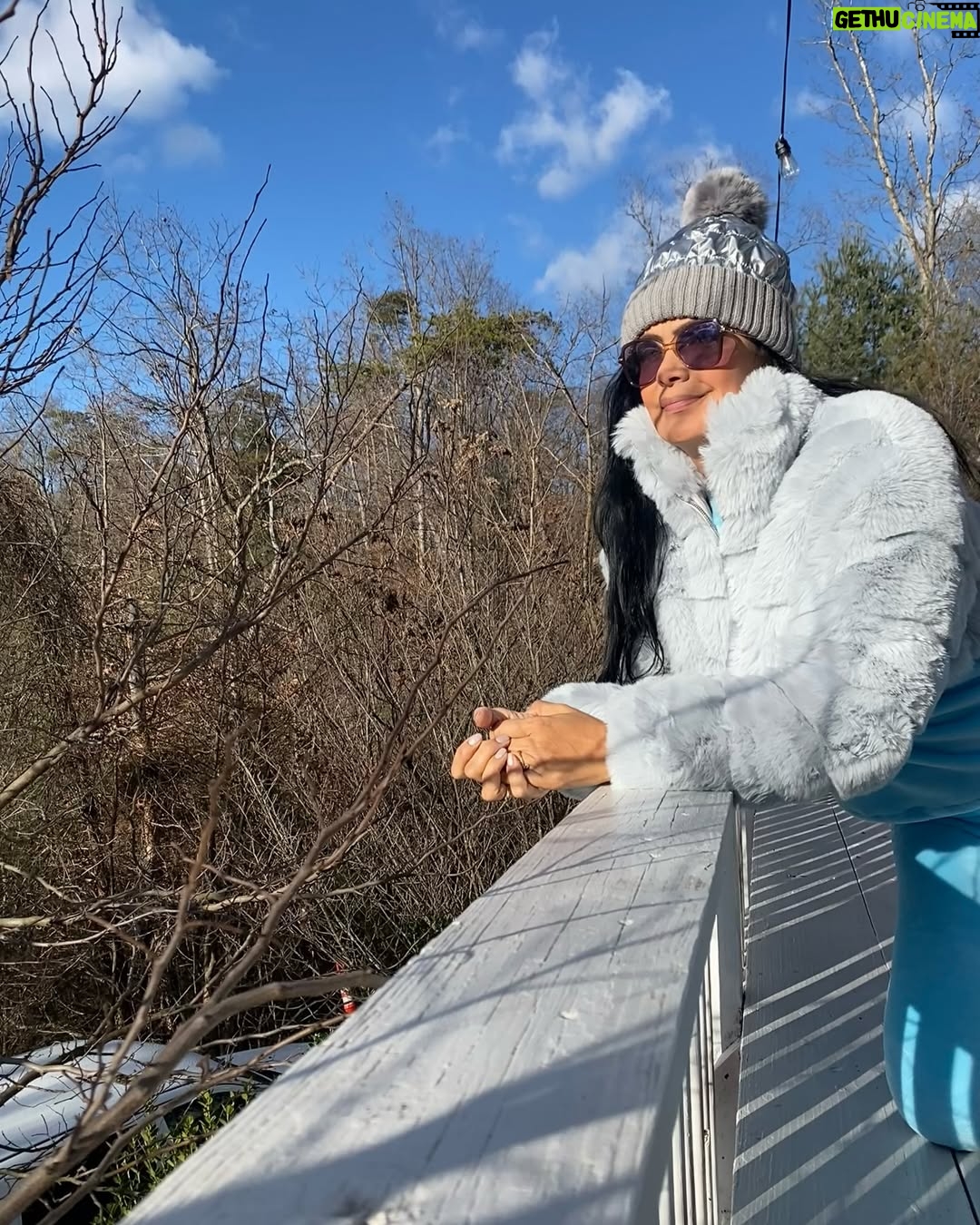 Marcela Posada - 1.6K Likes - Agradezco cada minuto de dificultad que me permitió aprender y crecer!  #felizaño2025 #Felizaño #washington #USA besos para todos ¡Felicidad y abundancia para este nuevo comienzo! Gracias por tanto cariño y compañía en este 2024 los amooooo