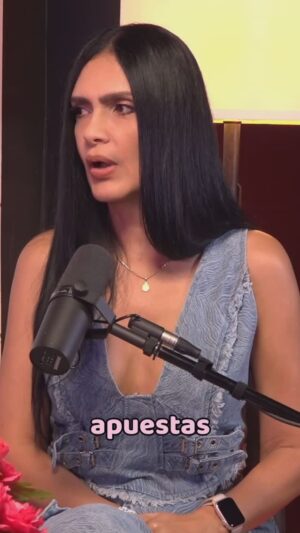 Marcela Posada Instagram - Marcela Posada nos acompaña en el episodio de hoy, nos cuenta de primera mano la razón por la cual su última relación terminó.
Un episodio donde no solo nos abre su corazón sino que reflexionamos junto an ella sobre las relaciones, lo que debemos aceptar y lo que cuesta no saber decir "no más" a tiempo.

Mira el episodio  completo  en Youtube ♥️ Spotify 💚 y Apple Podcasts 💜
.
.
#marcelaposada #infidelidad #podcastcolombiano #podcastenmiami #infiel