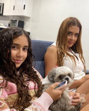 Marcela Posada Instagram - Resumen de Navidad! Gracias a Dios por tantas bendiciones @natalyarbelaez1 @soysaragarzon @sebasl350 @mavy0208 @manny_j_pelaez_