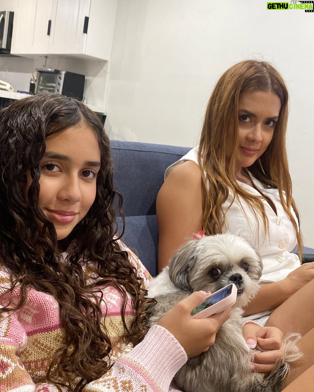 Marcela Posada - 2.2K Likes - Resumen de Navidad! Gracias a Dios por tantas bendiciones @natalyarbelaez1 @soysaragarzon @sebasl350 @mavy0208 @manny_j_pelaez_