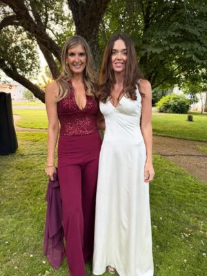 Marcela Sabat Instagram - Tremendo matrimonio se mandaron ¡Felicidades @katherine_echaiz y Javier! Todo increíble 🚀 Los queremos ❤️

💃Me creo lo máximo 😅 con mi outfit @claraedwards_