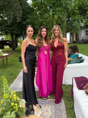 Marcela Sabat Instagram - Tremendo matrimonio se mandaron ¡Felicidades @katherine_echaiz y Javier! Todo increíble 🚀 Los queremos ❤️

💃Me creo lo máximo 😅 con mi outfit @claraedwards_