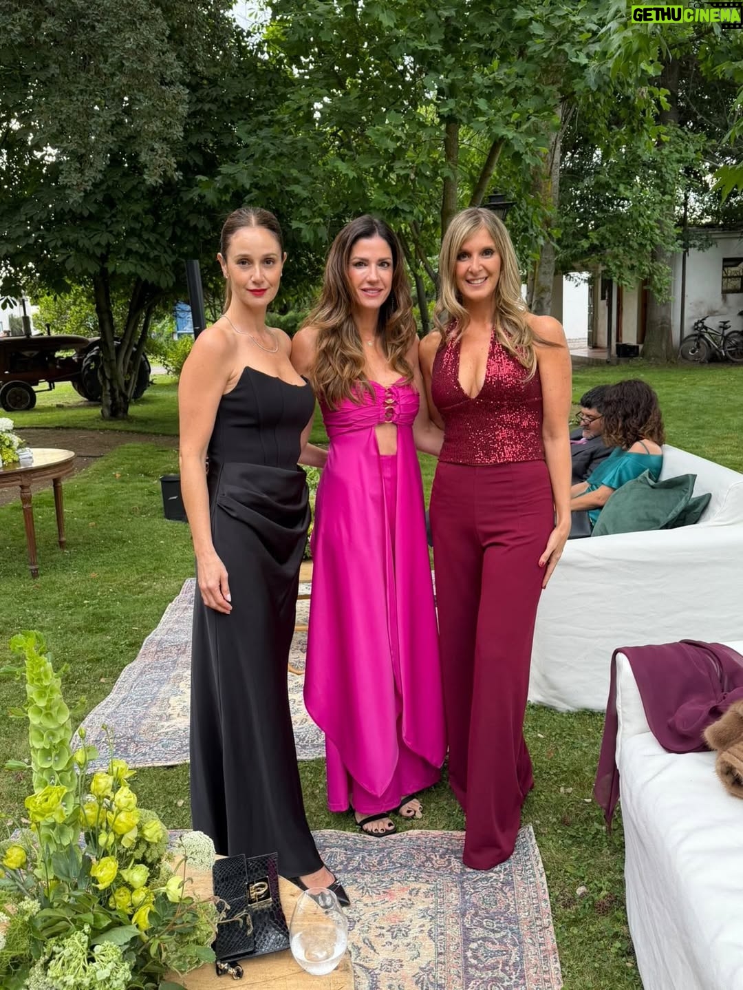 Marcela Sabat - 1.7K Likes - Tremendo matrimonio se mandaron ¡Felicidades @katherine_echaiz y Javier! Todo increíble 🚀 Los queremos ❤️

💃Me creo lo máximo 😅 con mi outfit @claraedwards_