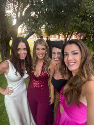 Marcela Sabat Instagram - Tremendo matrimonio se mandaron ¡Felicidades @katherine_echaiz y Javier! Todo increíble 🚀 Los queremos ❤️

💃Me creo lo máximo 😅 con mi outfit @claraedwards_
