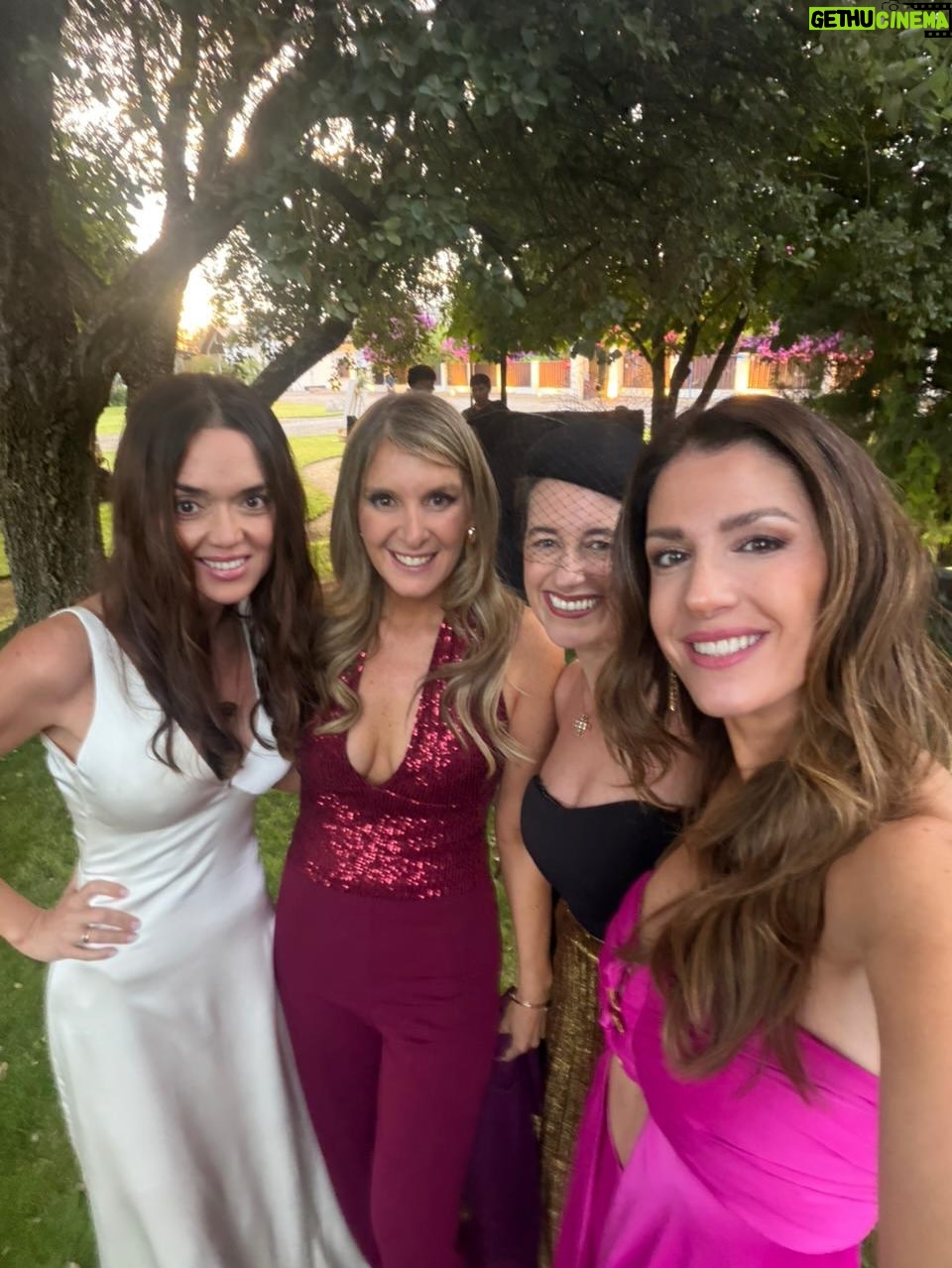 Marcela Sabat - 1.7K Likes - Tremendo matrimonio se mandaron ¡Felicidades @katherine_echaiz y Javier! Todo increíble 🚀 Los queremos ❤️

💃Me creo lo máximo 😅 con mi outfit @claraedwards_