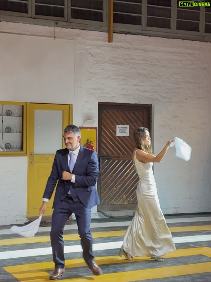 Marcela Sabat - 1.7K Likes - Tremendo matrimonio se mandaron ¡Felicidades @katherine_echaiz y Javier! Todo increíble 🚀 Los queremos ❤️

💃Me creo lo máximo 😅 con mi outfit @claraedwards_