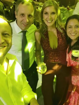 Marcela Sabat Instagram - Tremendo matrimonio se mandaron ¡Felicidades @katherine_echaiz y Javier! Todo increíble 🚀 Los queremos ❤️

💃Me creo lo máximo 😅 con mi outfit @claraedwards_
