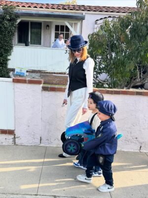 Marg Helgenberger Instagram - Wishing all you ghosts, goblins, monster trucks, & Annie Hall’s out there a very spooky Halloween! 👻👺🤡😈🎃

“La de dah, La de dah” 💖

#LeonShogo