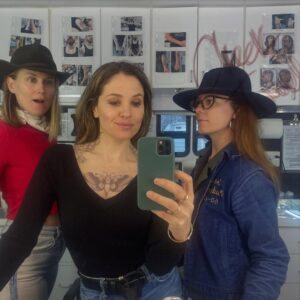 Margarita Levieva Instagram - Some bts for the finale tonight!!
I bow down to everyone infront and behind the camera on this one. What a team.
#task
#bradingelsby
#hbo
(We had no fun at all in the tattoo trailer)