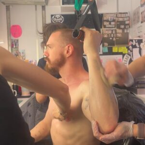 Margarita Levieva Instagram - Some bts for the finale tonight!!
I bow down to everyone infront and behind the camera on this one. What a team.
#task
#bradingelsby
#hbo
(We had no fun at all in the tattoo trailer)