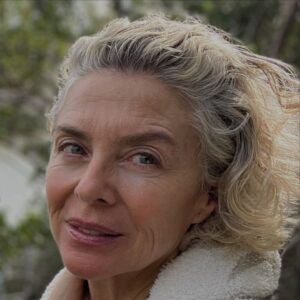 Margarita Rosa de Francisco Instagram - ¿Cómo percibe lo bello un ciego de nacimiento? ¿Acaso las mujeres que envejecemos le pareceríamos menos bellas? Tal vez ver sea, en sí mismo, una forma de discapacidad.