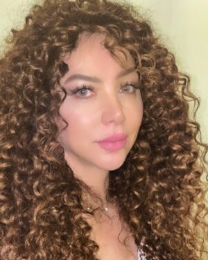 Margo Haddad Instagram - أكثر الناس قدرة على إسعاد أنفسهم هم مَن ينظرون إلى ما في أيديهم وليس إلى ما في أيدي الآخرين".#margo #margohaddad #queen #art #film #ammanjo #cairo #du #usa #