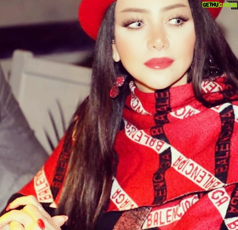 Margo Haddad - 3 Likes - "أن تحظى بأشياء قليلة صادقة خير لك من أن تحظى بأشياء كثيرة مزيّفة، 
‏أن تهتم بالقيمة لا الكَم، وبالجوهر لا المظهر، 
‏وأن تكون كما أنت، تحمل صوتك الخاص، لك رؤيتك التي تُعبّر عنك؛ فذلك مجدٌ لك في زمن التشابه والتناسخ".#مارغو_حداد #margo #margohaddad #love #art #fashion #godislove #woman #jordan
