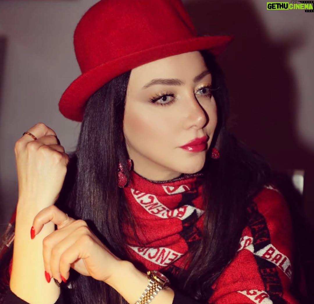 Margo Haddad - 3 Likes - "أن تحظى بأشياء قليلة صادقة خير لك من أن تحظى بأشياء كثيرة مزيّفة، 
‏أن تهتم بالقيمة لا الكَم، وبالجوهر لا المظهر، 
‏وأن تكون كما أنت، تحمل صوتك الخاص، لك رؤيتك التي تُعبّر عنك؛ فذلك مجدٌ لك في زمن التشابه والتناسخ".#مارغو_حداد #margo #margohaddad #love #art #fashion #godislove #woman #jordan