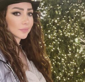 Margo Haddad Instagram - "أميل كثيراً إلى أولئك الذين يحبّون الفن والسفر
الذين يملكون خيالاً واسعاً وأفكاراً عذبة، أرواحهم خفيفة يطرب لها الجميع،
الذين يحبّون طريق المغامرات حتى وإن كانت طويلة، لا يستسلمون،
الذين يحبّون الناس حباً صادقاً بعيداً عن مصالحهم".