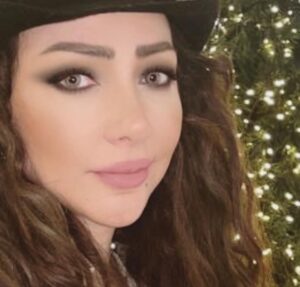 Margo Haddad Instagram - "أميل كثيراً إلى أولئك الذين يحبّون الفن والسفر
الذين يملكون خيالاً واسعاً وأفكاراً عذبة، أرواحهم خفيفة يطرب لها الجميع،
الذين يحبّون طريق المغامرات حتى وإن كانت طويلة، لا يستسلمون،
الذين يحبّون الناس حباً صادقاً بعيداً عن مصالحهم".