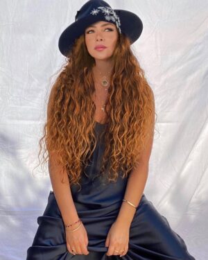 Margo Haddad Instagram - إننا نكون الشخص الذي نختار أن نكونه.
لا أحد سيأتي لإنقاذك، عليك أن تنقذ نفسك.
ولن يمنحك أحد الأشياء، يجب أن تقاتل من أجل الشيء الذي ترغب فيه.
باستثنائك أنت، لا أحد يعرف بماذا ترغب، ولن يندم أحد مثلما ستفعل أنت في حال لم تحصل عليه.
لذا، لا تتخلَّ عن أحلامك"🌸#margohaddad #margo #cairo #jordan #royal #usa #art #film #du #