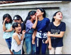 Margo Haddad Instagram - صورة اليوم : لفتيات فلسطينيات في غزة يبكين خوفا من وحشية الإرهاب الإسرائيلي وحسرة على الصمت العربي. ماذا لو كن اسرائيليات أو أوكرانيات ؟ سيكون هذا الصمت القاتل …حسبنا الله ونعمة الوكيل#عرب #غزة #فلسطين_لنا .