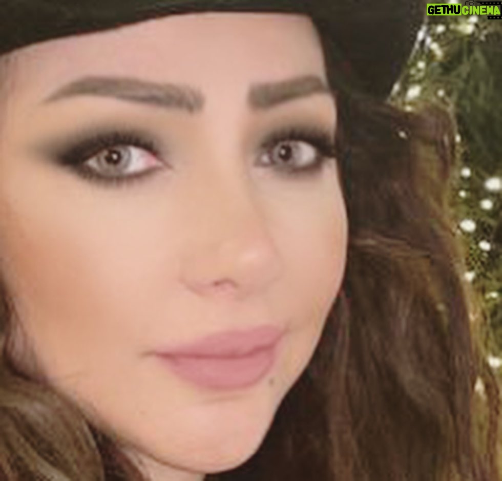 Margo Haddad - 3 Likes - ‏"أميل كثيراً إلى أولئك الذين يحبّون الفن والسفر
‏الذين يملكون خيالاً واسعاً وأفكاراً عذبة، أرواحهم خفيفة يطرب لها الجميع، 
‏الذين يحبّون طريق المغامرات حتى وإن كانت طويلة، لا يستسلمون، 
‏الذين يحبّون الناس حباً صادقاً بعيداً عن مصالحهم".