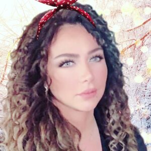 Margo Haddad Instagram - أعظم ما اكتشف الإنسان هى أنه بإمكانه أن يغيّر مستقبله عن طريق تغيير بعض مواقفه".#marghaddad #margo #art #jordan #usa #royal #actress #film #cinema #