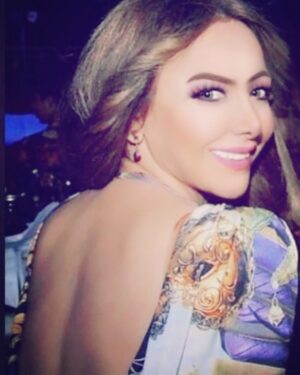 Margo Haddad Instagram - أحتمي بمسرَّاتي الصغيرة
بروحي التي تركض في الآفاق
برغبتي الخالصة في أن أبقى متفرّدة ومضيئة برغم كل شيء".#margohaddad #usa #dubai #margo #jordan #cairofashion #ammangirls #pretty #art #