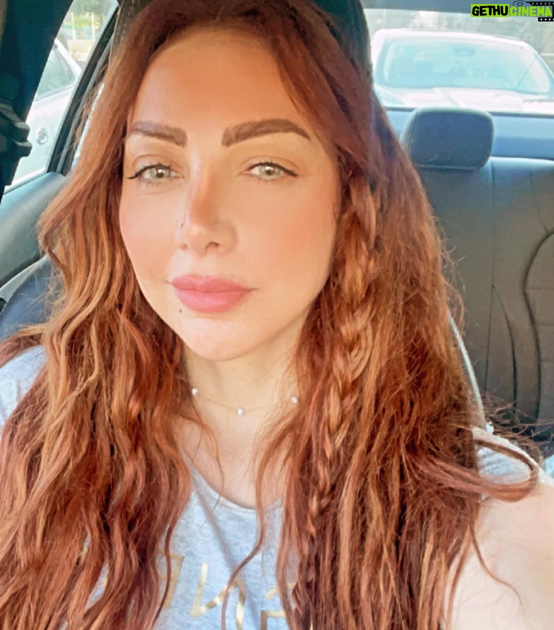 Margo Haddad - 3 Likes - ‏"يمكن حتى لتغريد العصافير، لبرهة، أن يصيّر العالم كله سماءً داخلنا، لشعورنا أن العصفور لا يفرق بين قلبه وقلب العالم."

‏— راينر ماريا ريلكه