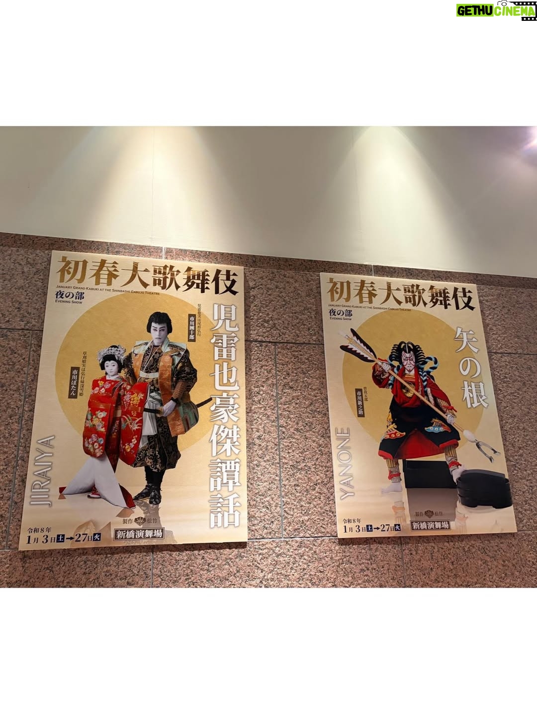 Mari Hanafusa - 4.6K Likes - 昨日は新橋演舞場に初春大歌舞伎の初日を観に行きました。

私は夜の部を拝見したのですが、市川團十郎さんの素晴らしさは勿論のこと、市川ぼたんさんは美しく、市川新之助さんはまだ12歳なのに力強く、本当に素晴らしかったです。

特に親子三人の春興鏡獅子は本当に本当に素晴らしかったです✨✨✨

お正月に歌舞伎を観るってやはり良いですね☺️

私も頑張らなくちゃ！