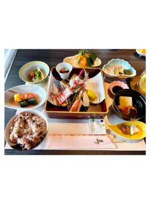Mari Hanafusa Instagram - 明けましておめでとうございます🎍
2026年、1月1日🌅
新しい年がスタートしましたね☺️

みんなが笑顔あふれる一年になりますように✨✨

本年もどうか宜しくお願い致します。