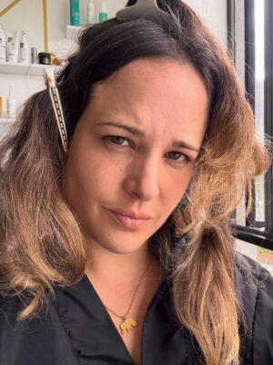 María Barreto Instagram - Yo amé este cambiecito de look, así, sutil. Justo lo que quería ✨🤍
@leidyorozco.blendmagic ❤️