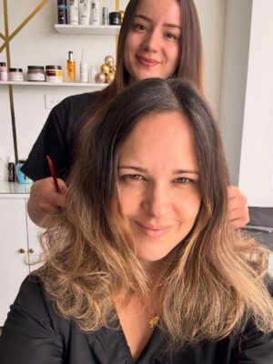 María Barreto Instagram - Yo amé este cambiecito de look, así, sutil. Justo lo que quería ✨🤍
@leidyorozco.blendmagic ❤️