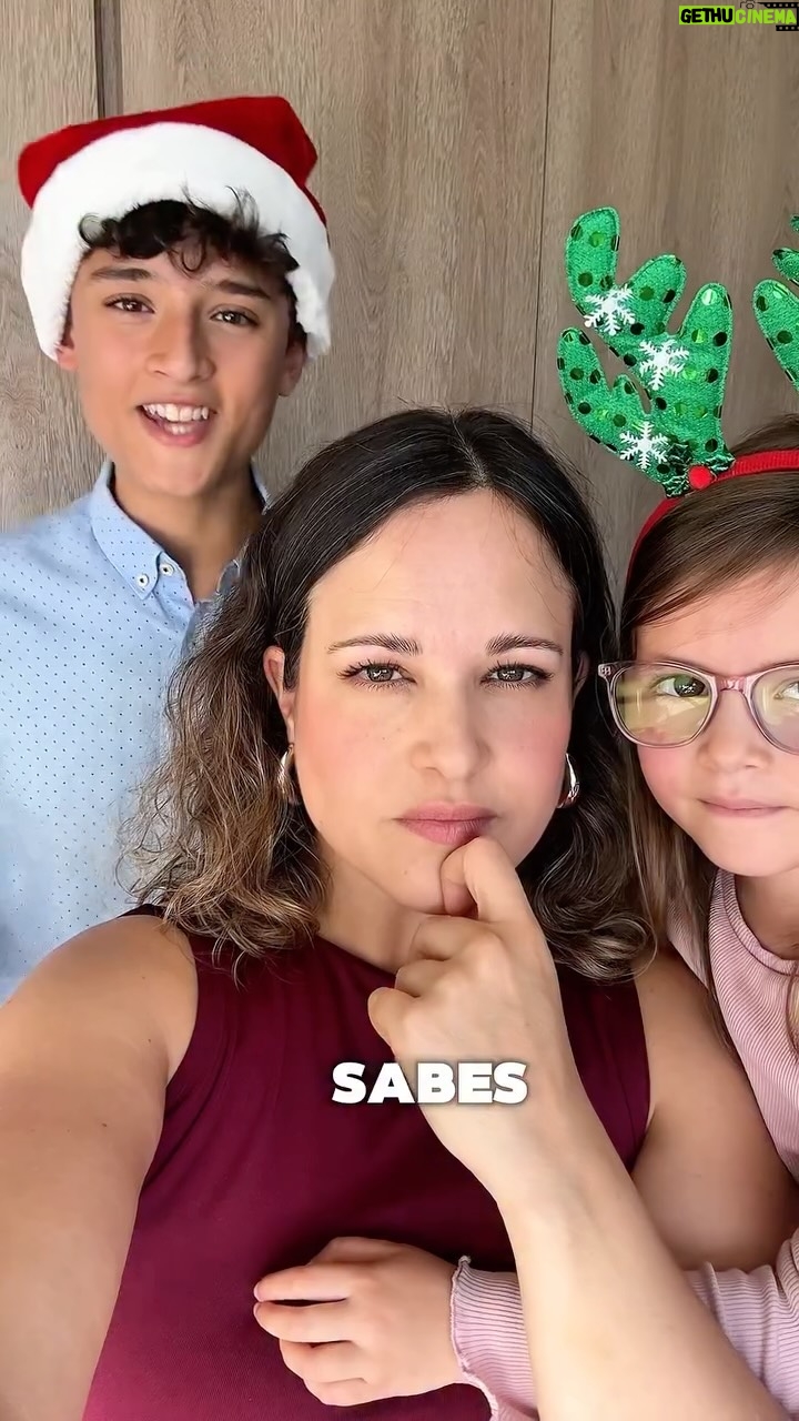 María Barreto - 7.3K Likes - Feliz Navidad y una noche llena de amor y magia ✨🎄
El comportamiento de l@s niñ@s no se controla ni con Santa, ni con premios ni amenazas.
Se construye con presencia, límites y amor.

Acompañémoslos, no los manipulemos.
Por una Navidad más consciente y presente 
🎄💛 @martin_ruiz1001 
.
.
.
#navidadconsciente #feliznavidad #niñodios #santaclaus