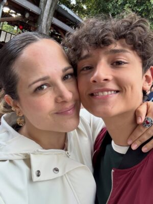 María Barreto Instagram - Enamorada hasta los tuétanos de este par 🎄
.
.
.
@martin_ruiz1001 #sonmishijitos #graciasdios #proudymom #inlove