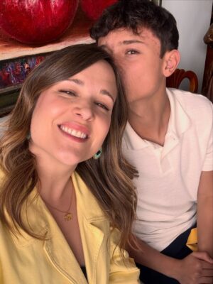 María Barreto Instagram - Ser tú mamá ha sido, de lejos, el mejor viaje de mi vida ✨Bendito 10 de enero de 2010, día en el que aterrizaste en este mundo encomendándome la misión de cuidarte y guiarte. Que enooorme placer ha sido.
Y saber que hoy eres tú el que me enseña, me levanta, me da ejemplo en tantas cosas, me inspira y me motiva.
Te amooo niño bonito, bendigo cada uno de tus pasos y de tus sueños.
¡Que sigas siendo inmensamente feliz!
Feliz cumpleaños 🎉🥳❤️✨🫶
@martin_ruiz1001