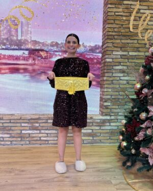 María Cecilia Botero Instagram - Vecinas, ¡feliz Año Nuevo! 🎆

Gracias por cada mensaje, por estar conectadas con nosotras y ser parte de esta comunidad. 💗

¡Nos vemos en el 2026 con más historias, risas y conversaciones sin filtro! ✨