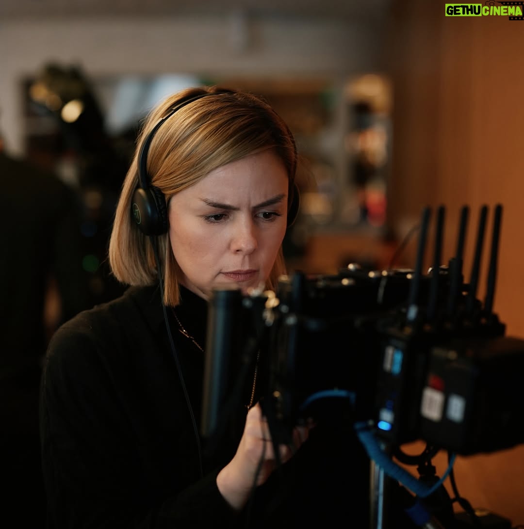María Dueñas - 6.8K Likes - “Measures for a Funeral” to be screened in Granada! 🎬
Me hace muchísima ilusión que la película “Measures for a Funeral” se vaya a proyectar en mi ciudad Granada, en el Teatro Isabel la Católica el 22 de octubre. En ella, tengo el placer de revivir el espíritu de la violinista Kathleen Parlow, interpretando el poco conocido concierto para violín de Halvorsen con @orchestre_metropolitain y @nezetseguin .
En honor a eso, aquí va una pequeña recopilación de algunos momentos detrás de las cámaras de este rodaje tan increíble, desde Toronto, Oslo y Montreal. Lamentablemente la película aún no está traducida al español, pero sin duda la música funciona como lenguaje universal :)
¡Que lo disfruten mucho!

📸: @calvinthomas