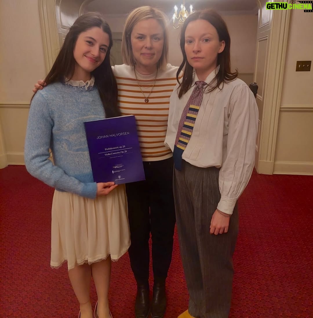 María Dueñas - 6.8K Likes - “Measures for a Funeral” to be screened in Granada! 🎬
Me hace muchísima ilusión que la película “Measures for a Funeral” se vaya a proyectar en mi ciudad Granada, en el Teatro Isabel la Católica el 22 de octubre. En ella, tengo el placer de revivir el espíritu de la violinista Kathleen Parlow, interpretando el poco conocido concierto para violín de Halvorsen con @orchestre_metropolitain y @nezetseguin .
En honor a eso, aquí va una pequeña recopilación de algunos momentos detrás de las cámaras de este rodaje tan increíble, desde Toronto, Oslo y Montreal. Lamentablemente la película aún no está traducida al español, pero sin duda la música funciona como lenguaje universal :)
¡Que lo disfruten mucho!

📸: @calvinthomas
