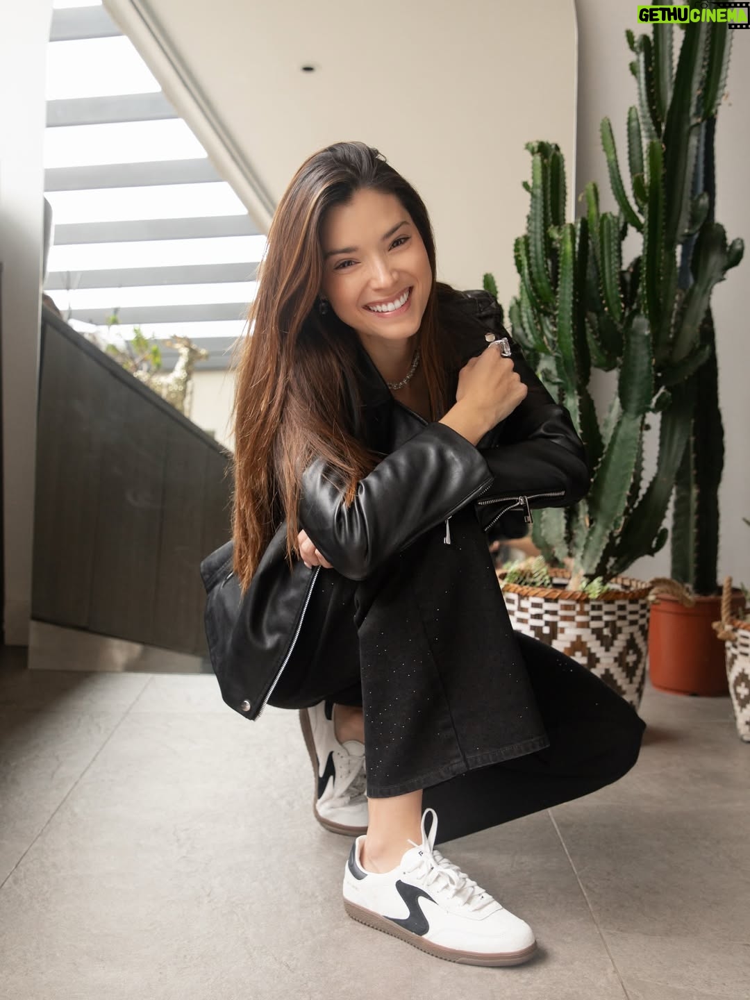 María González Roesch - 3 Likes - 🖤👟 Fit check: @skecherslatino 
Amandoo 🙌🏽