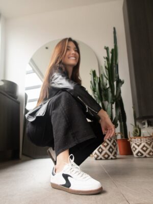 María González Roesch Instagram - 🖤👟 Fit check: @skecherslatino
Amandoo 🙌🏽
