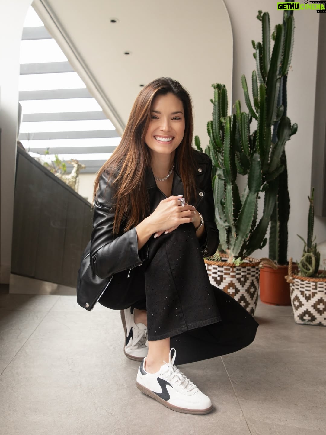 María González Roesch - 3 Likes - 🖤👟 Fit check: @skecherslatino 
Amandoo 🙌🏽