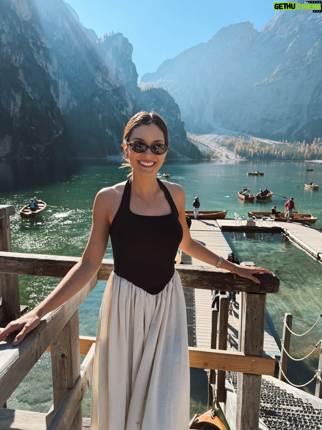 María González Roesch - 3 Likes - Y para quienes me han preguntado este paraíso se llama Lago di Braies y es uno de los lugares más mágicos que he conocido 🥹🩵 

Queda en Trentino-Alto Adigio, norte de Italia, en el Parque Natural Fanes-Sennes-Braies. 🏔️ 

Tiene una ruta circular de 4 km que bordea sus orillas, entonces se puede caminar alrededor y también se pueden alquilar 🛶 para navegar por el lago. ✨

#dolomiti #lagodibraies #braies #dolomites #italia