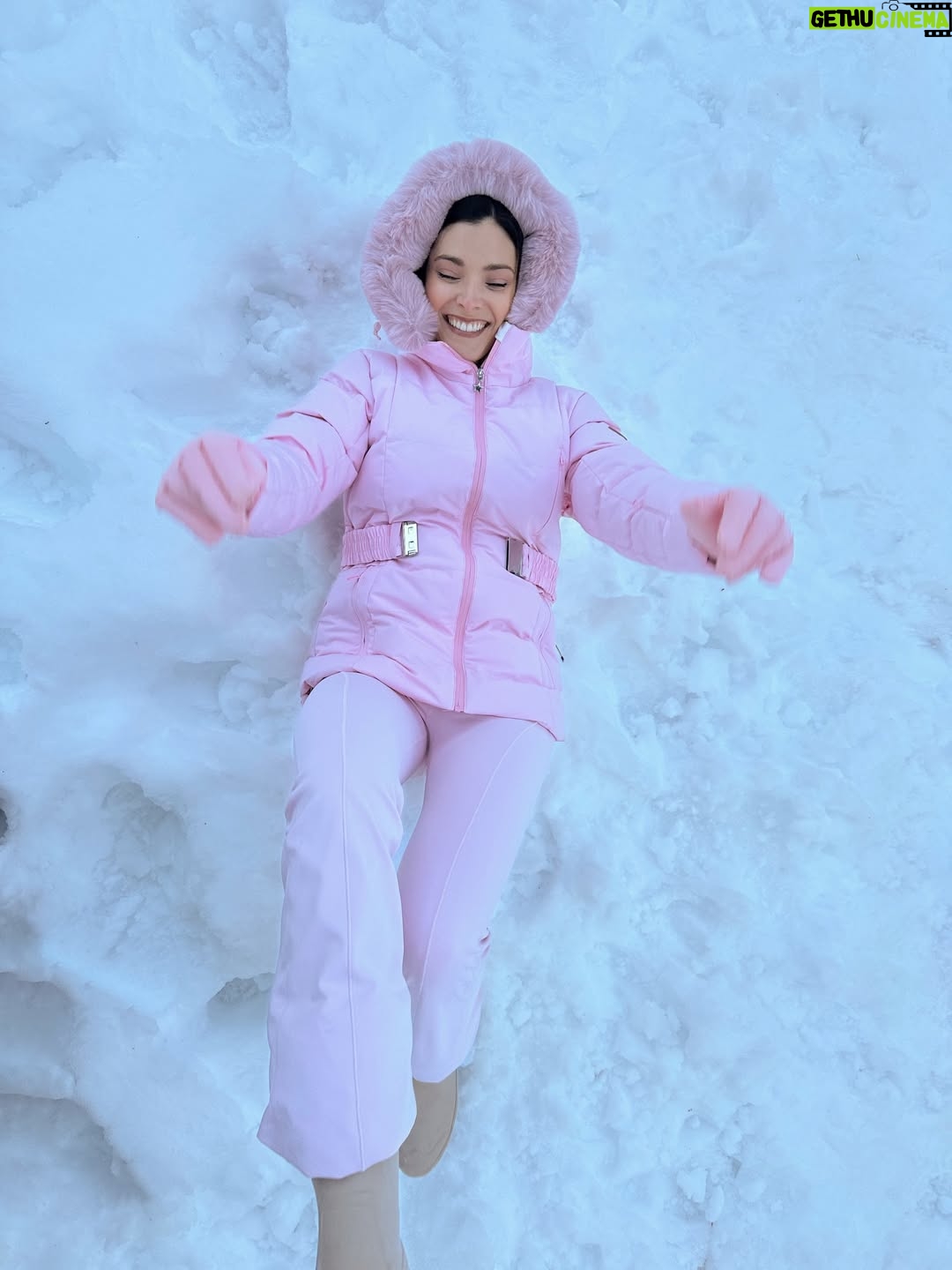 María González Roesch - 3.3K Likes - Love at “frost sight” ❄️💗🥹🍬🩵
