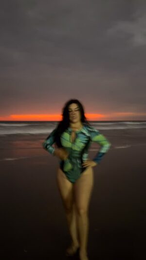 María Mercedes Pacheco Instagram - EDICIÓN LIMITADA , VINTAGE , OLD SCHOOL, RETRO, TODO UN CLÁSICO…y seguimos avanzando en el camino … porque mientras haya vida hay oportunidades 🙌 ( esta canción no representa un estado, me encanta simplemente)