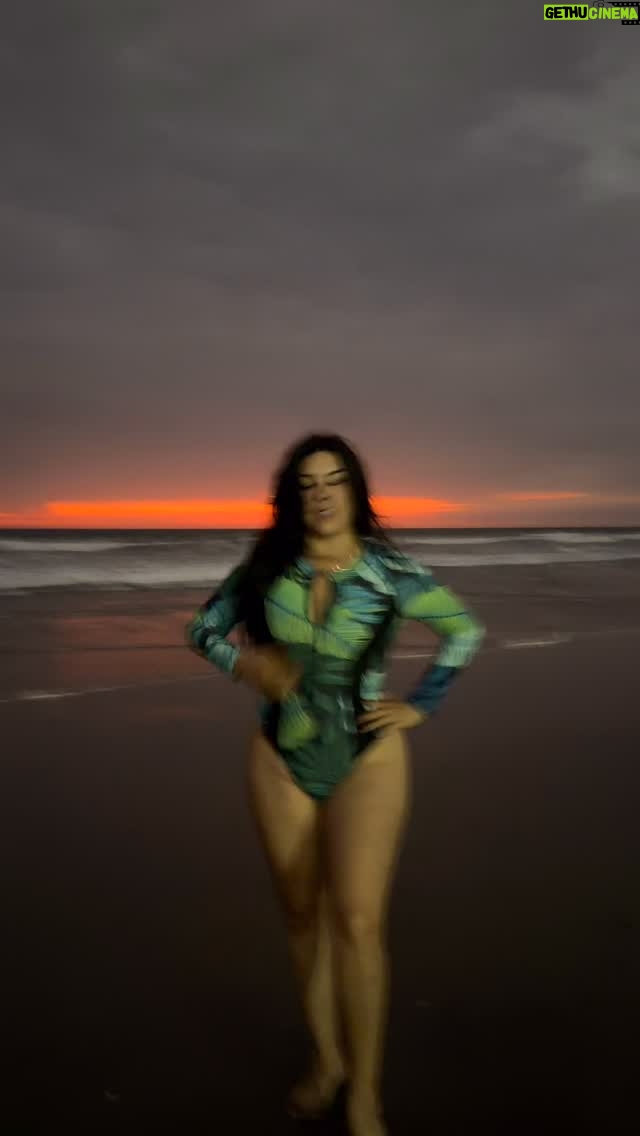 María Mercedes Pacheco - 4K Likes - EDICIÓN LIMITADA , VINTAGE , OLD SCHOOL, RETRO, TODO UN CLÁSICO…y seguimos avanzando en el camino … porque mientras haya vida hay oportunidades 🙌 ( esta canción no representa un estado, me encanta simplemente)