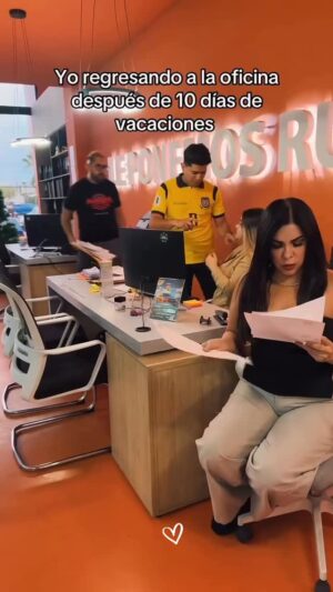 María Mercedes Pacheco Instagram - Un placer enorme pertenecer a esta empresa @urgentito_guayaquil #vamospormás