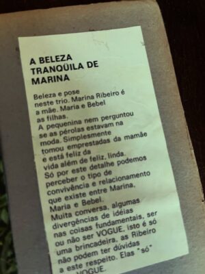 Maria Ribeiro Instagram - A foto é da @voguebrasil , mas a história é mais livro que revista. Marina, A maior e mais importante história de amor dos últimos anos ♥️

Demorei muito tempo pra entender a minha māe. Sempre querendo que ela fosse de outro jeito. Que me desse mais colo, que fosse mais táctil, que conversasse sobre as coisas. 

Mas tem gente que conversa de outro jeito.
E o maior deles, sem duvida, é nunca sair de perto. Independentemente de tudo, e do jeito que dá.

Te amo, māe. 

Hoje é dia 16 de dezembro de 2025, e eu vim trazer os álbuns de infância das filhas do meu padrasto Jean Pierre, que morreu em 2020, para suva filhas Nini, Natalie e Marie Pierre.

De alguma forma, a gente nunca deixa os álbuns de infância, nao é? 

PS: @kalmeidabraga , essa Campinas de uma das fotos te diz alguma coisa?