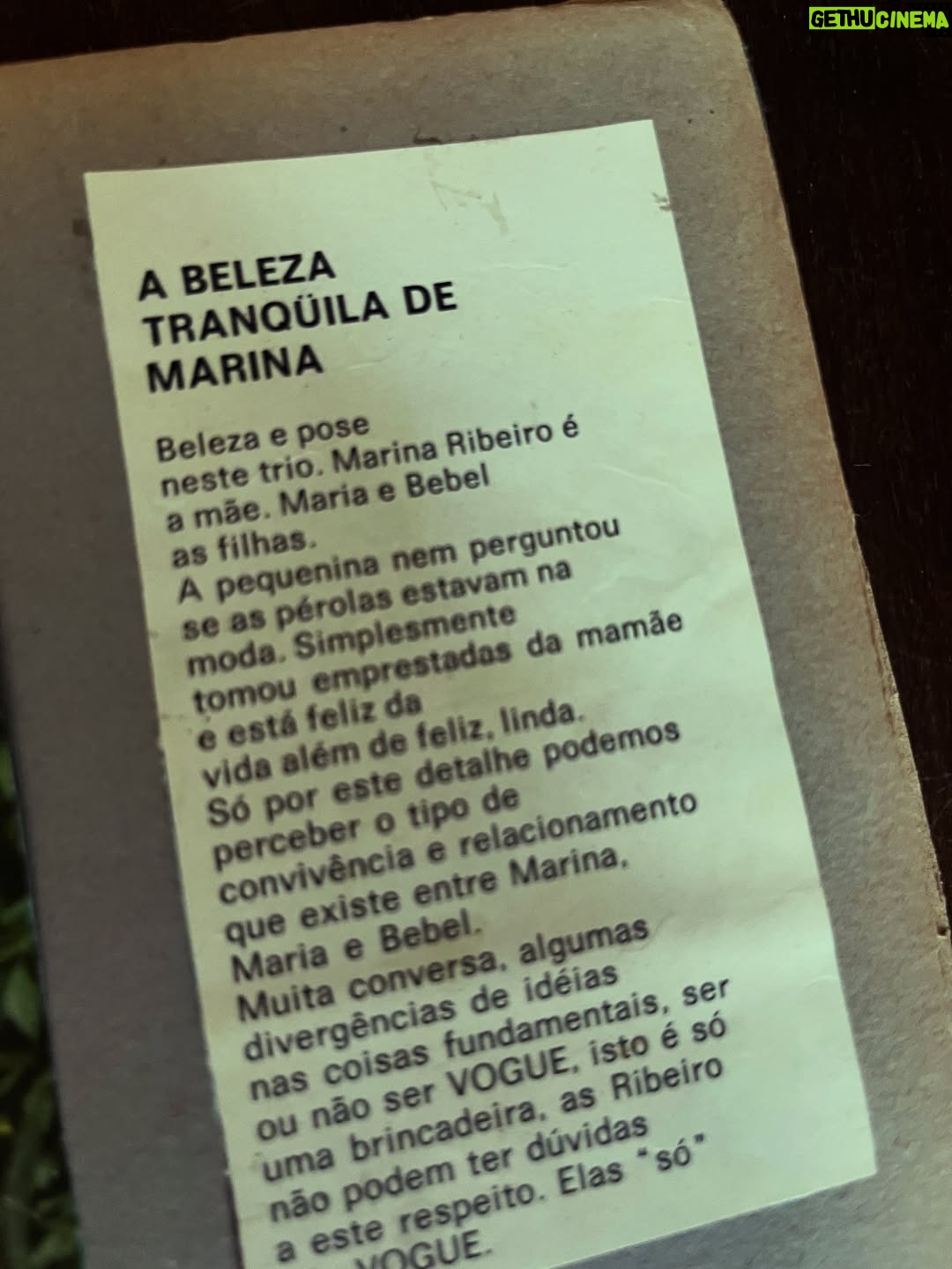 Maria Ribeiro - 3.3K Likes - A foto é da @voguebrasil , mas a história é mais livro que revista. Marina, A maior e mais importante história de amor dos últimos anos ♥️

Demorei muito tempo pra entender a minha māe. Sempre querendo que ela fosse de outro jeito. Que me desse mais colo, que fosse mais táctil, que conversasse sobre as coisas. 

Mas tem gente que conversa de outro jeito.
E o maior deles, sem duvida, é nunca sair de perto. Independentemente de tudo, e do jeito que dá.

Te amo, māe. 

Hoje é dia 16 de dezembro de 2025, e eu vim trazer os álbuns de infância das filhas do meu padrasto Jean Pierre, que morreu em 2020, para suva filhas Nini, Natalie e Marie Pierre.

De alguma forma, a gente nunca deixa os álbuns de infância, nao é? 

PS: @kalmeidabraga , essa Campinas de uma das fotos te diz alguma coisa?