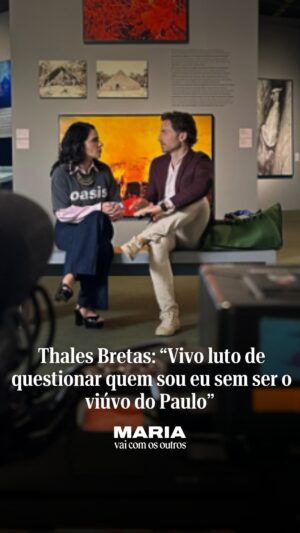 Maria Ribeiro Instagram - No 'Maria Vai Com os Outros', Thales Bretas revela como a viuvez e a exposição pública exigiram um processo profundo de reconstrução da identidade após a morte de Paulo Gustavo.

➡️ Maria Vai Com Os Outros é apresentado por @mariaaribeiro, com episódios novos toda quinta, às 22h, no Canal UOL, no YouTube de Universa e no UOL Play.

#UniversaUOL #MariaVaiComOsOutros #MariaRibeiro #ThalesBretas #ProgramasCanalUOL